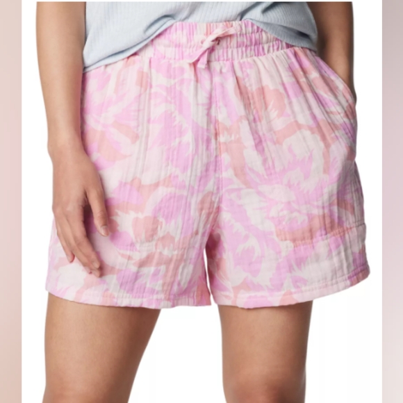 COLUMBIA Light Pink Holly Hideaway Breezy Shorts - Size Medium   (NWT) - Picture 2 of 10